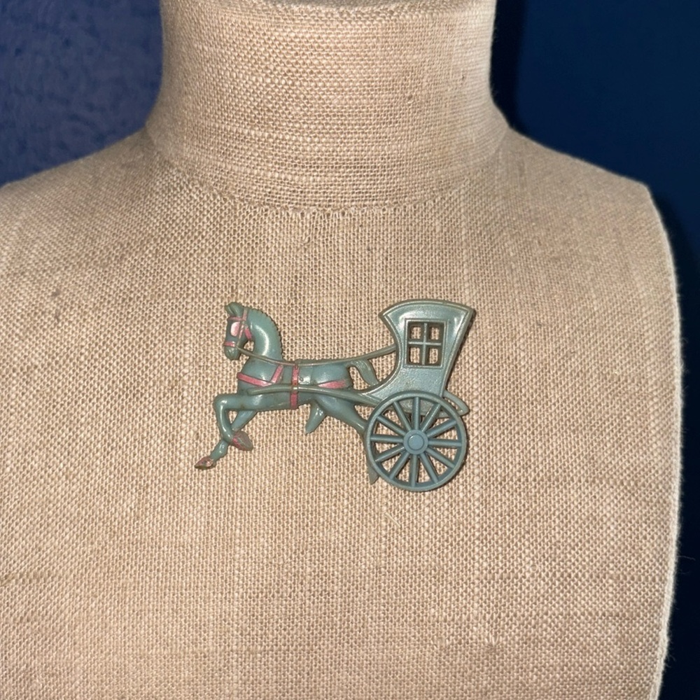 Vintage 1940s Blue & Pink Celluloid Horse and Carriage Brooch – Rare Figural Des - Picture 1 of 6